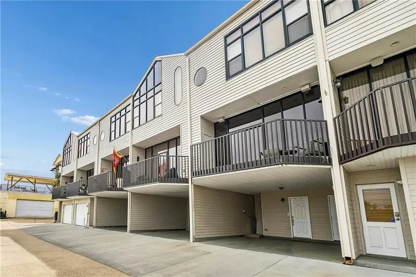 Tchefuncte Yachting Condominium